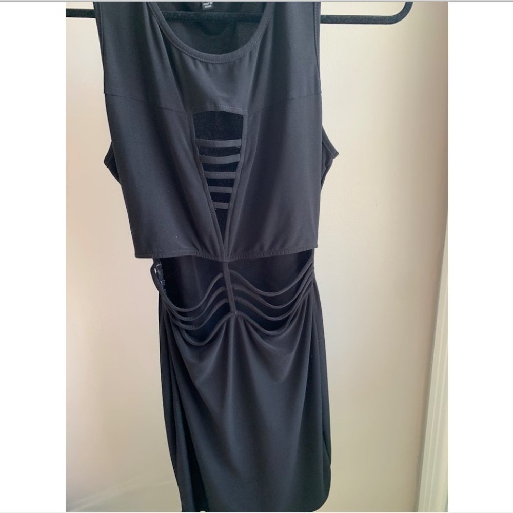 ✨SYMPHONY BLACK MIDI CUT OUT DRESS SIZE: US M